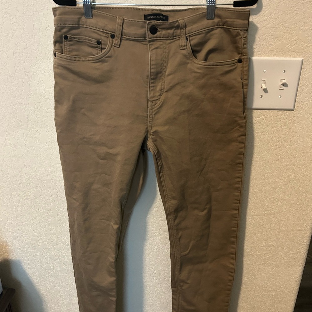 Banana Republic Men's Skinny Jeans in Olive